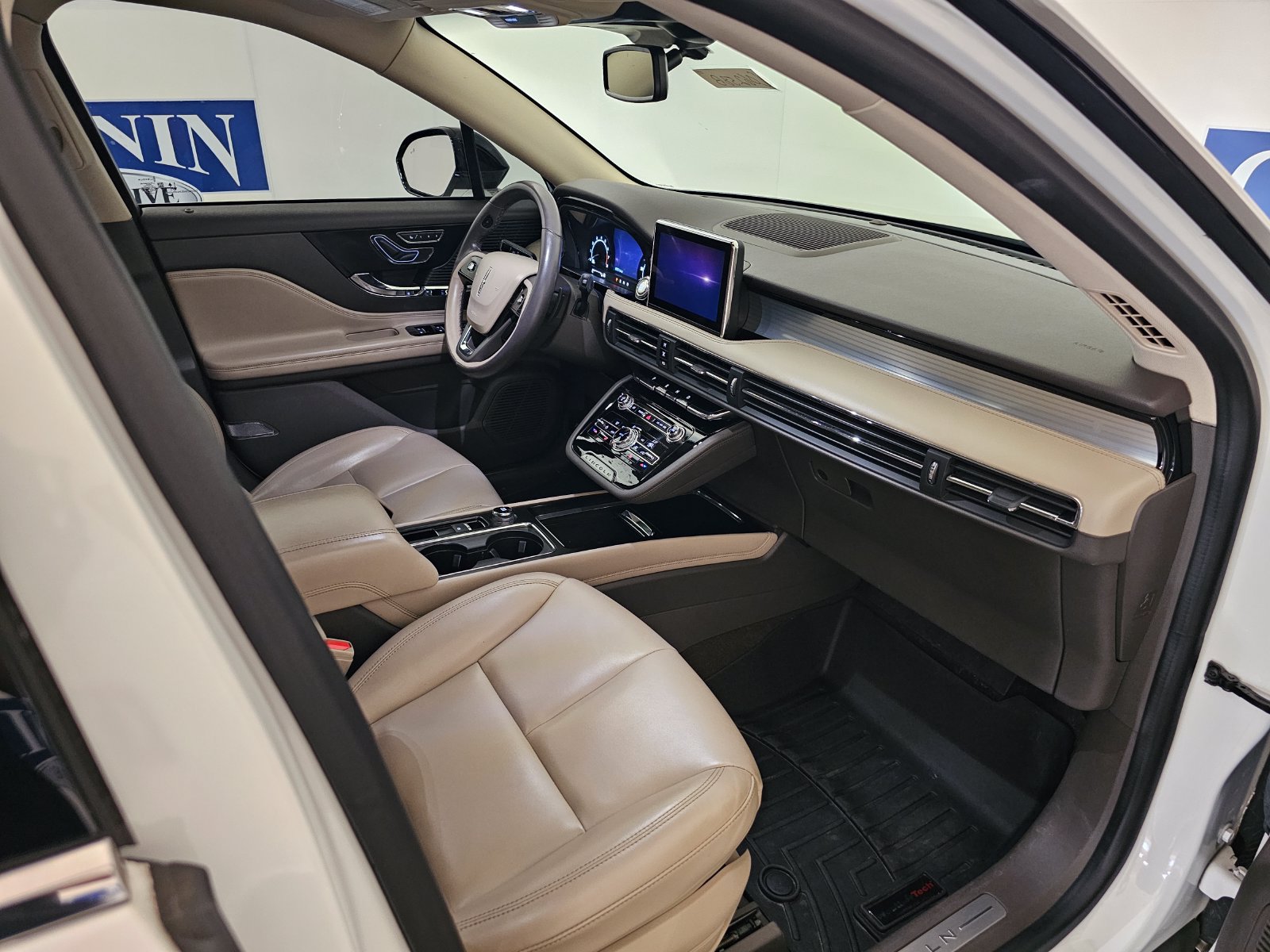 Used 2021 Lincoln Corsair FWD image 28
