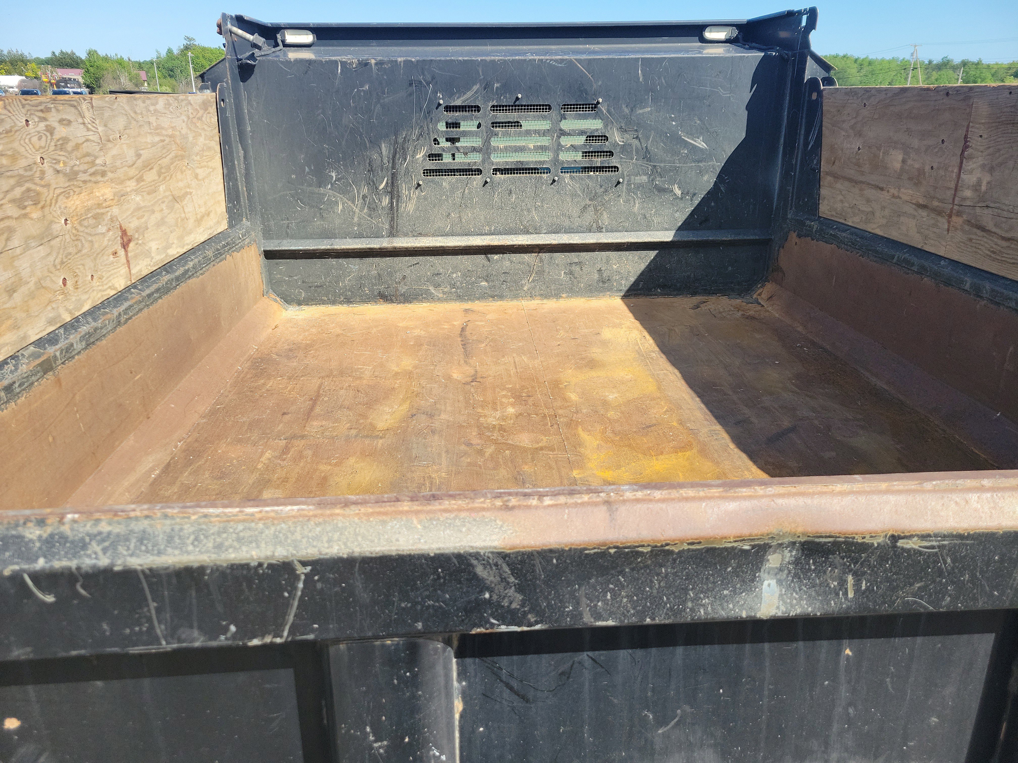 Used 2023 Ford F550 4x4 Regular Cab Super Duty image 15