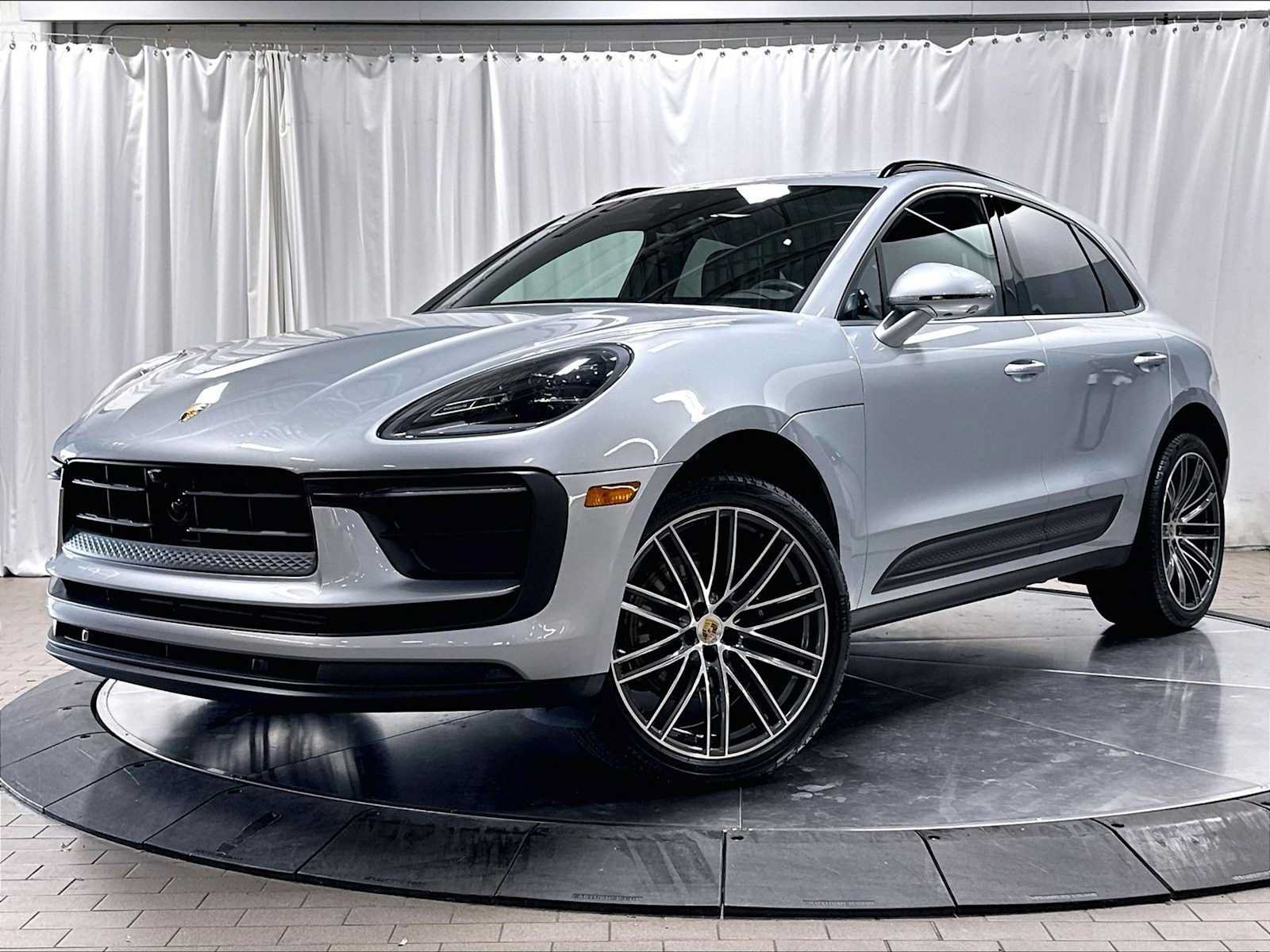 Used 2026 Porsche Macan AWD/4WD image 1