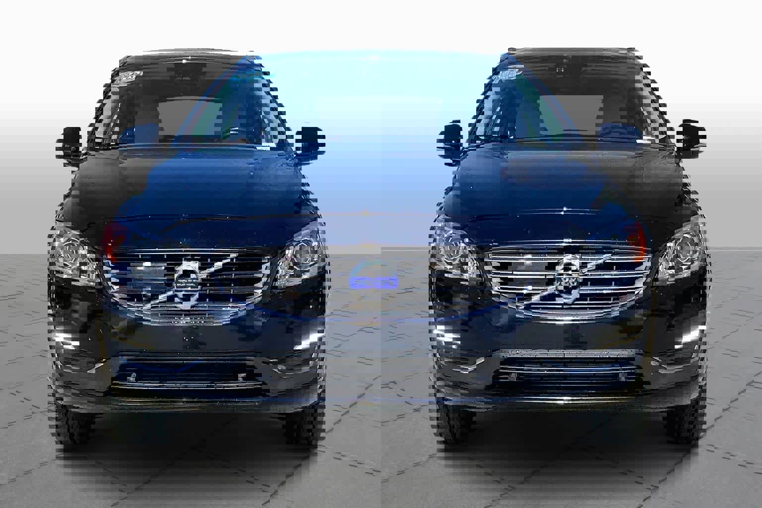 Used 2017 Volvo V60 T5 Platinum w/ Climate Package image 4