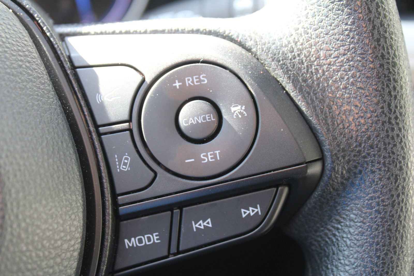 Used 2024 Toyota RAV4 XLE AWD/4WD image 30