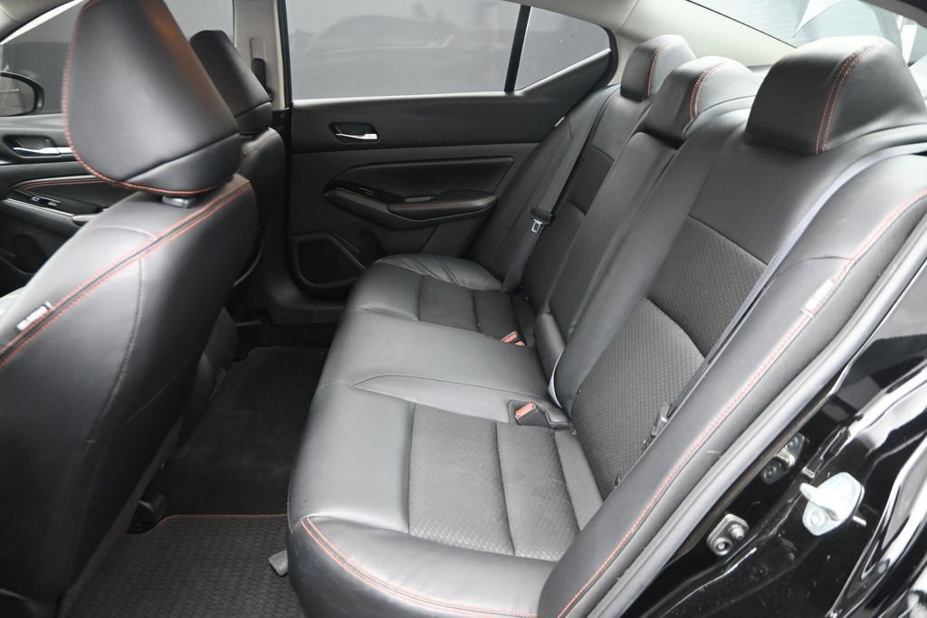 Used 2023 Nissan Altima 2.5 SR FWD image 12
