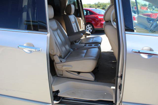 Used 2013 Nissan Quest LE FWD image 15
