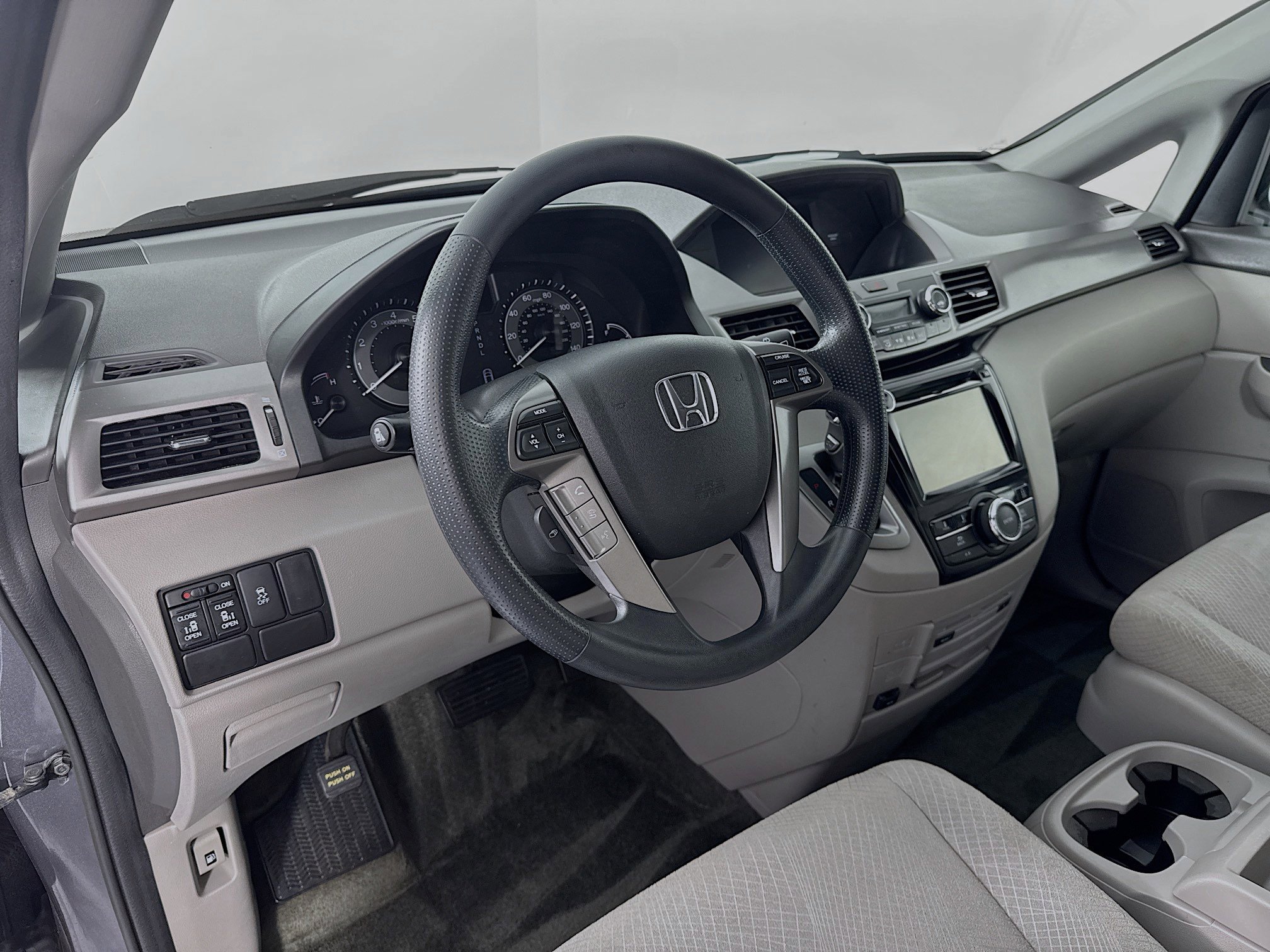 Used 2016 Honda Odyssey SE image 9