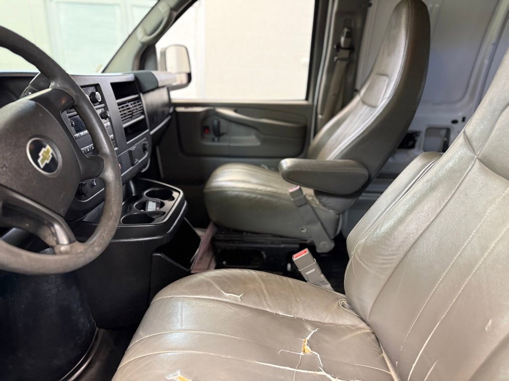 Used 2015 Chevrolet Express 2500 RWD image 12
