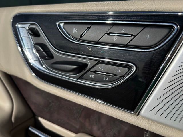 Used 2019 Lincoln Navigator Reserve image 13