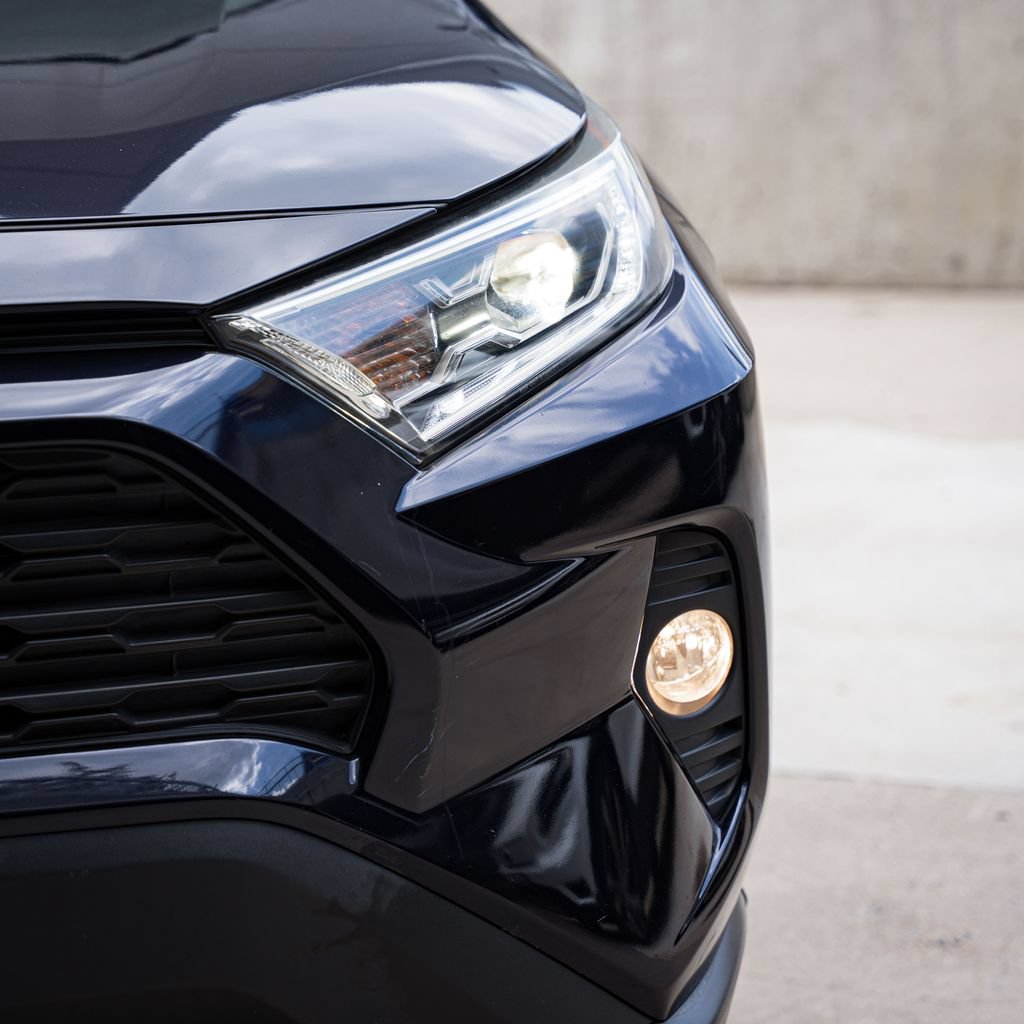 Used 2019 Toyota RAV4 XLE w/ Convenience Package AWD/4WD image 3