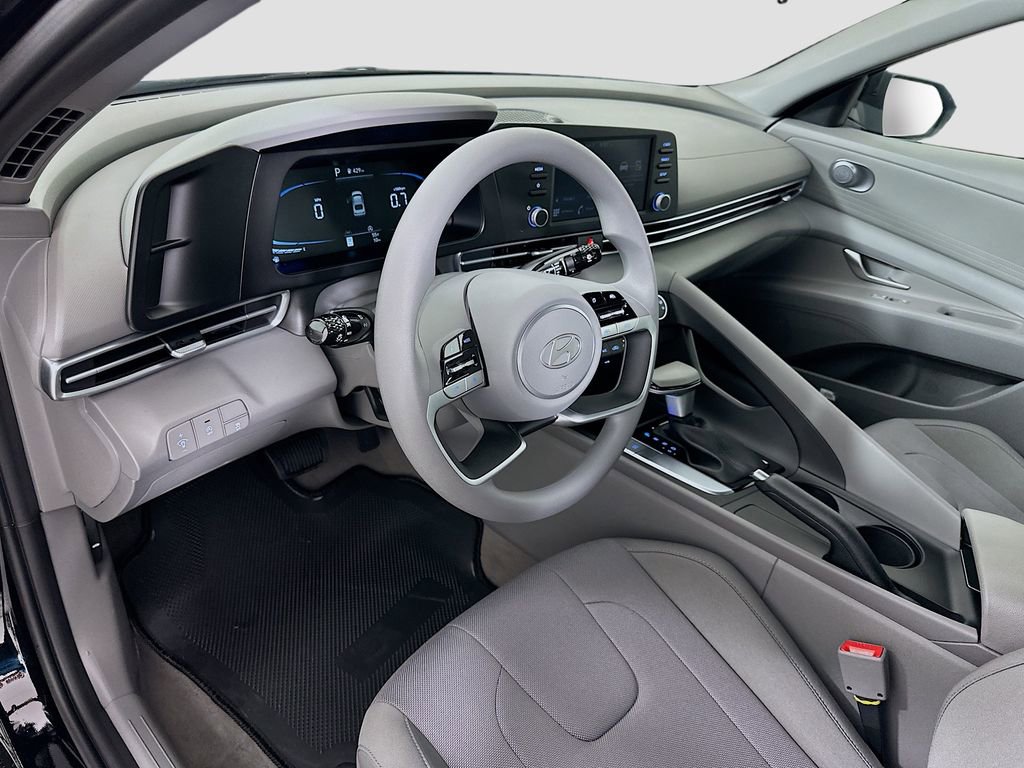 New 2026 Hyundai Elantra SE w/ Cargo Package image 9
