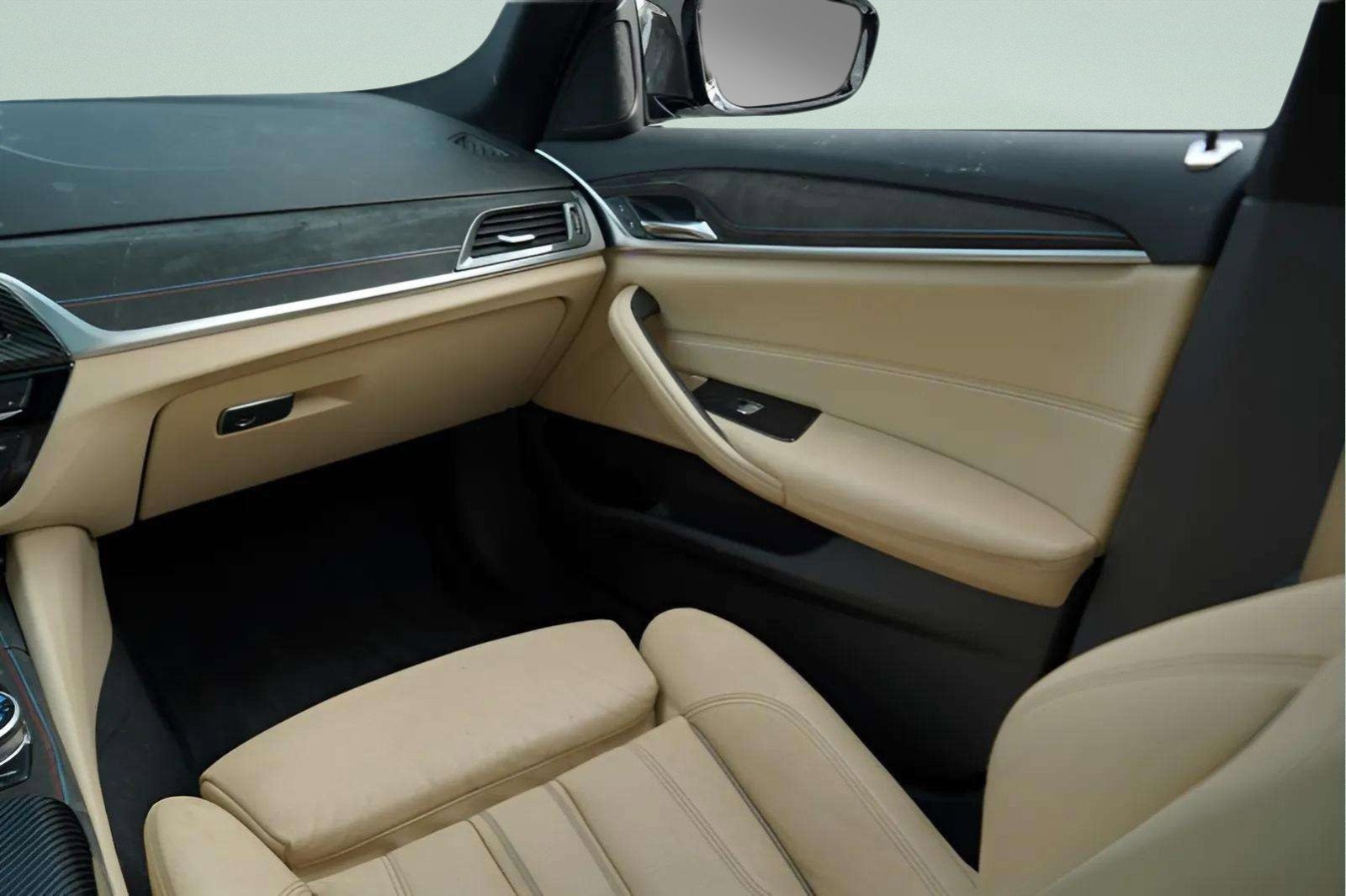 Used 2018 BMW 530e xDrive image 33