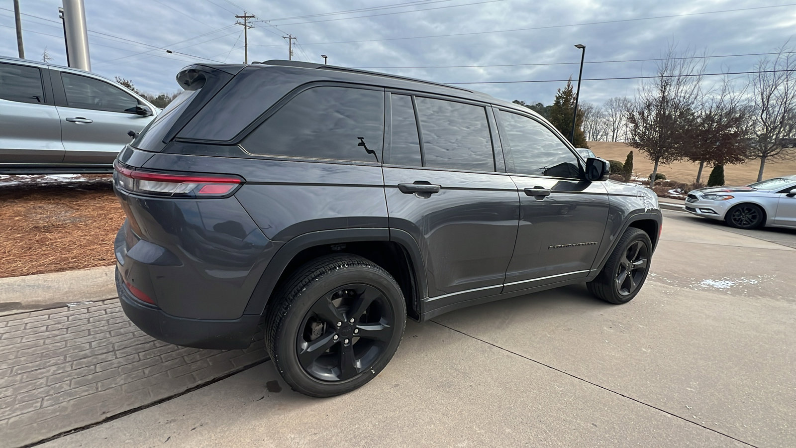 Used 2023 Jeep Grand Cherokee Altitude image 8