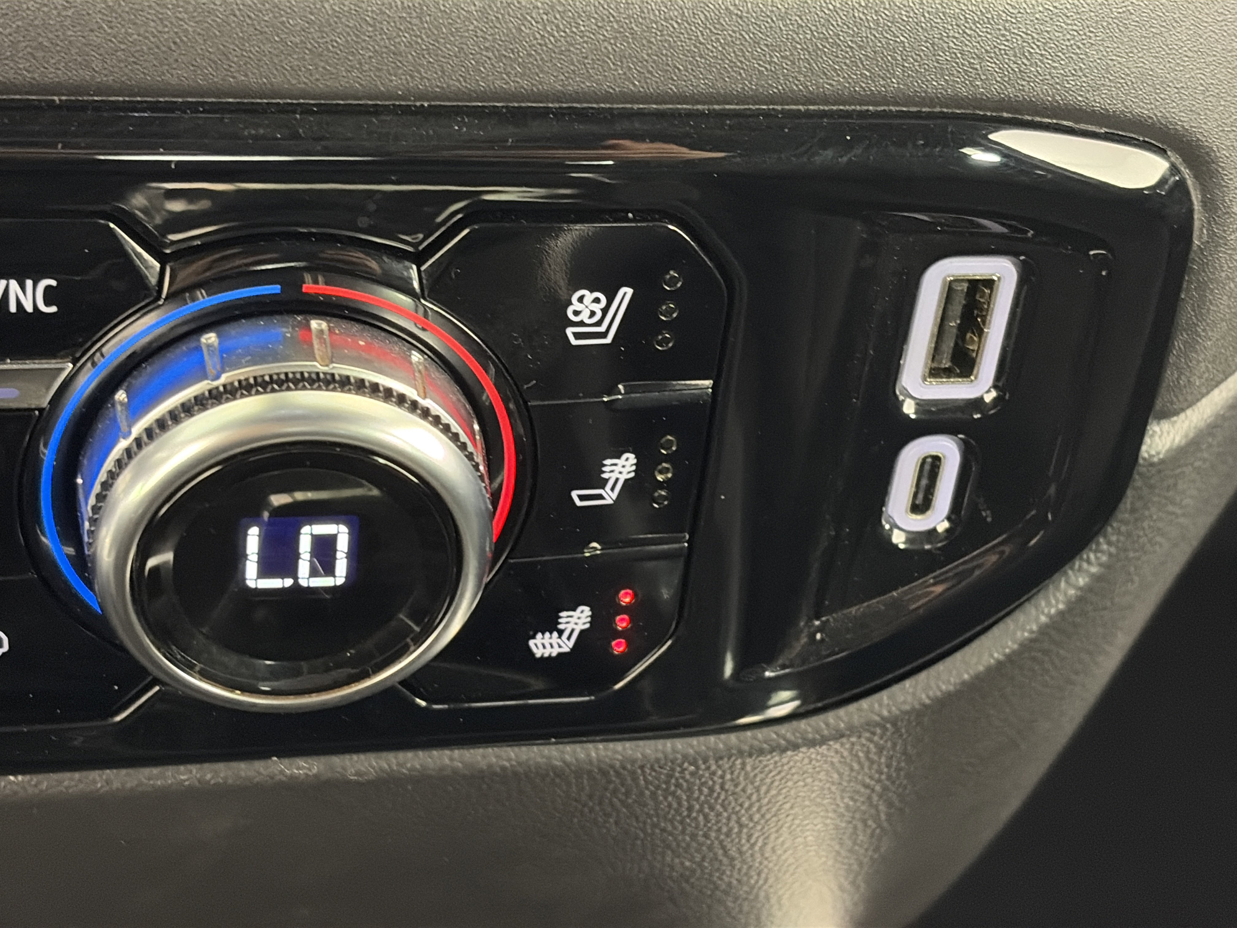 Certified 2024 GMC Sierra 1500 SLT w/ SLT Premium Plus Package AWD/4WD image 28