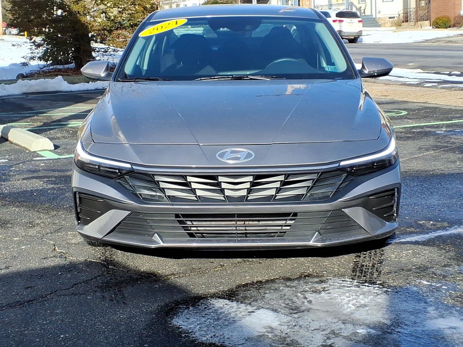 Used 2024 Hyundai Elantra SEL image 2