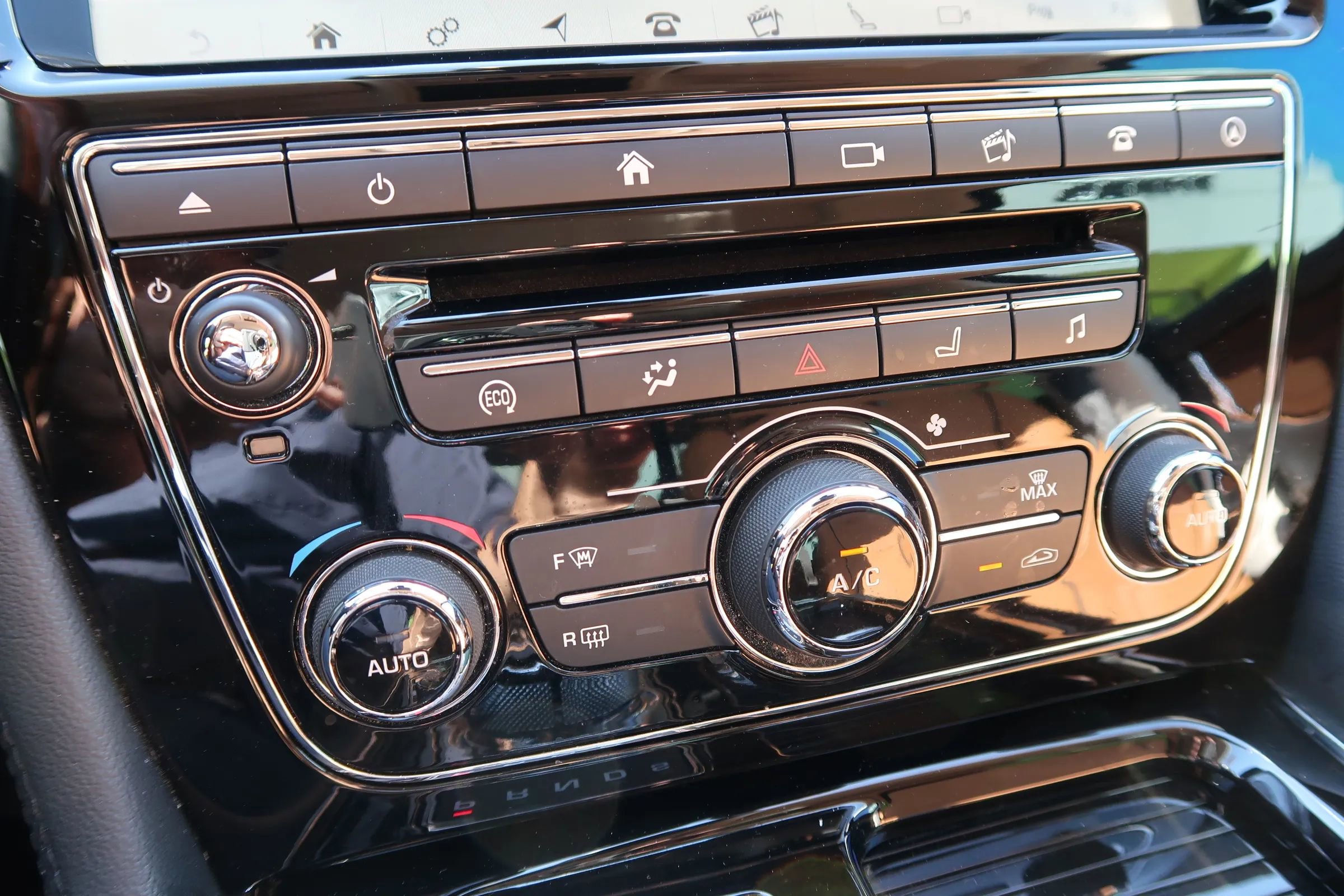 Used 2019 Jaguar XJ R-Sport image 31