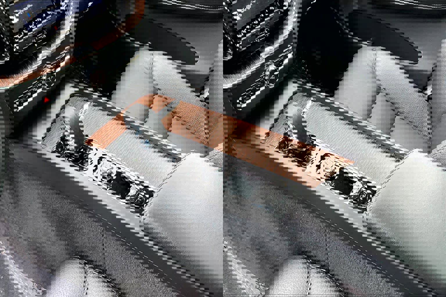 Certified 2023 Volvo XC60 B5 Plus w/ Climate Package image 16