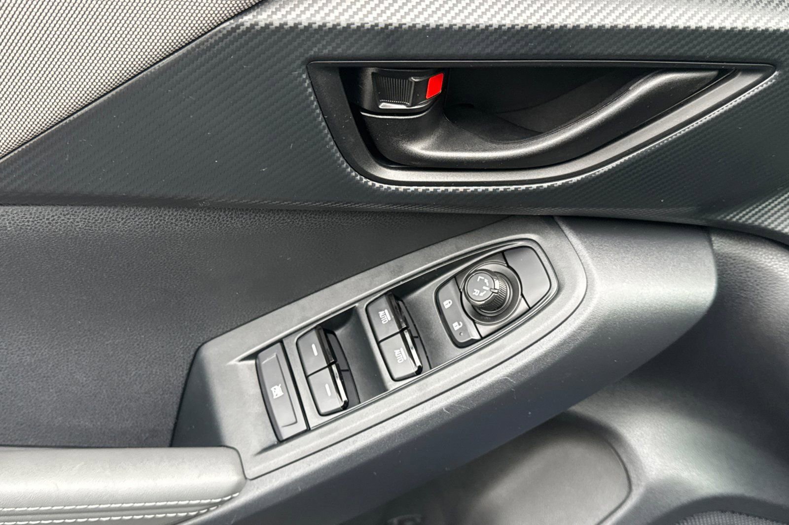 Used 2025 Subaru Crosstrek 2.0i Premium image 13