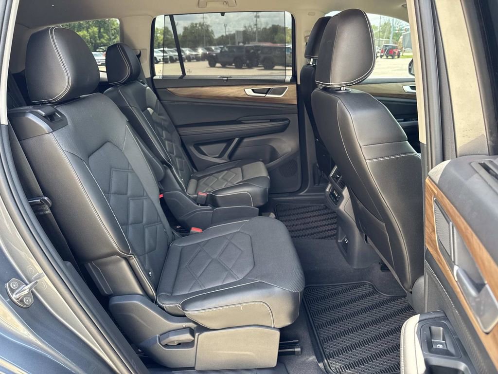 Used 2024 Volkswagen Atlas SE image 19
