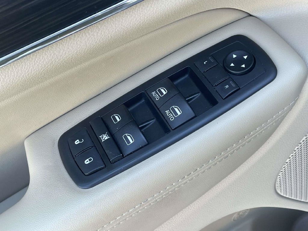 Used 2019 Jeep Grand Cherokee Limited AWD/4WD image 21
