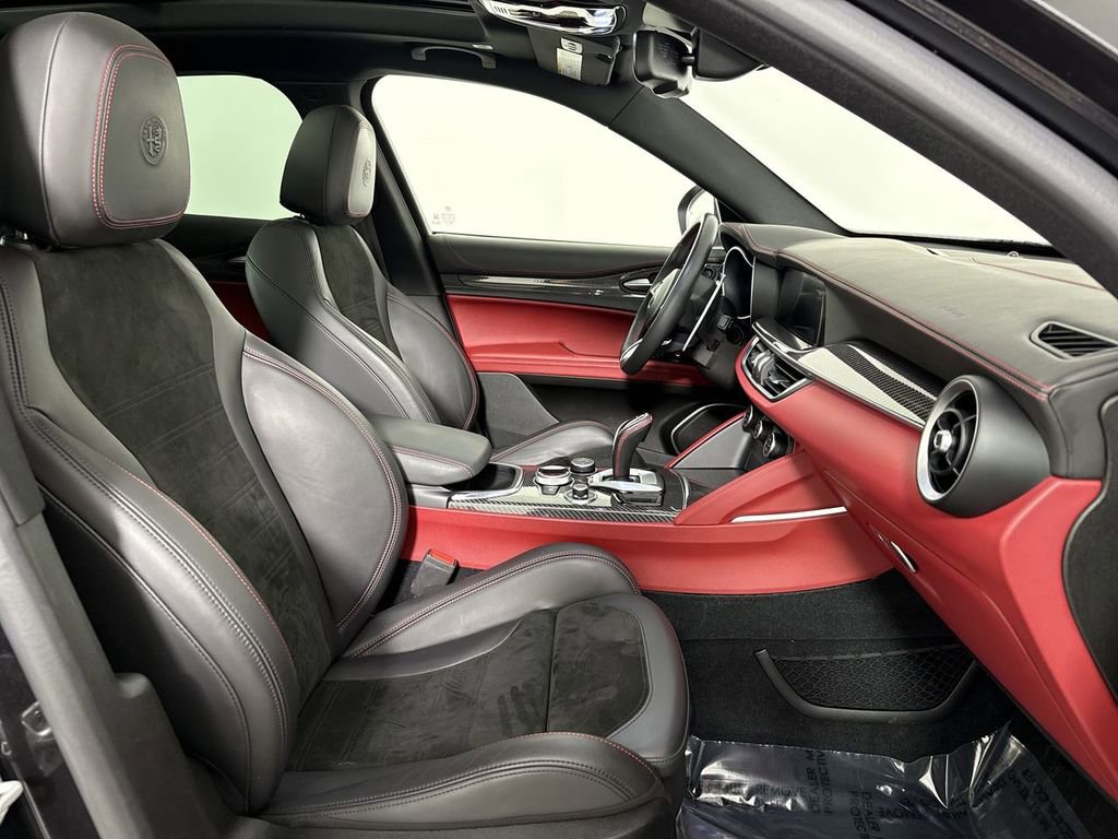 Used 2020 Alfa Romeo Stelvio Quadrifoglio image 24