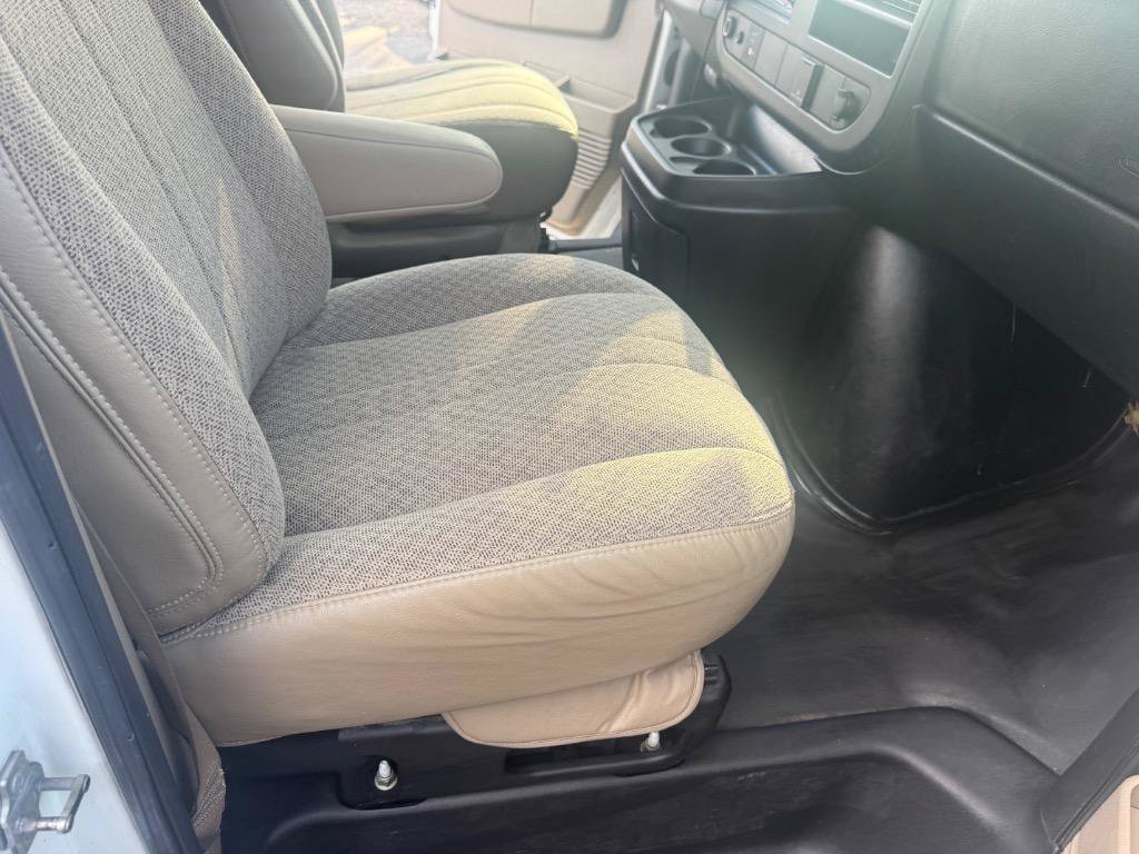 Used 2016 Chevrolet Express 2500 RWD image 23