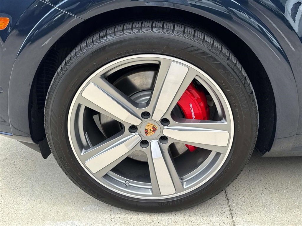 Certified 2025 Porsche Cayenne S image 13