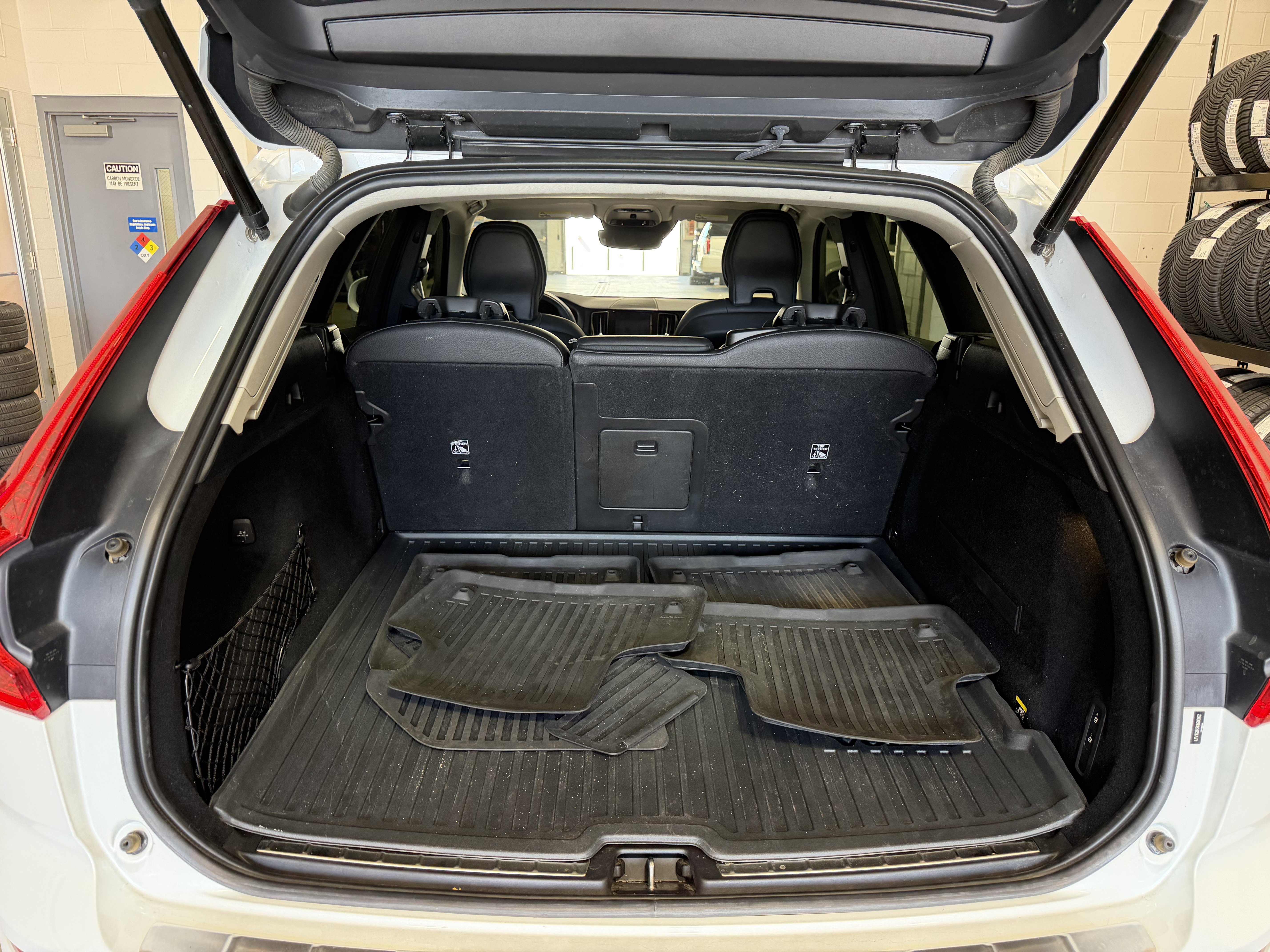 Used 2019 Volvo XC60 T5 Momentum w/ Multimedia Package image 30