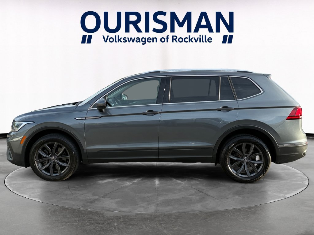 Used 2023 Volkswagen Tiguan SE w/ Panoramic Sunroof Package AWD/4WD image 3
