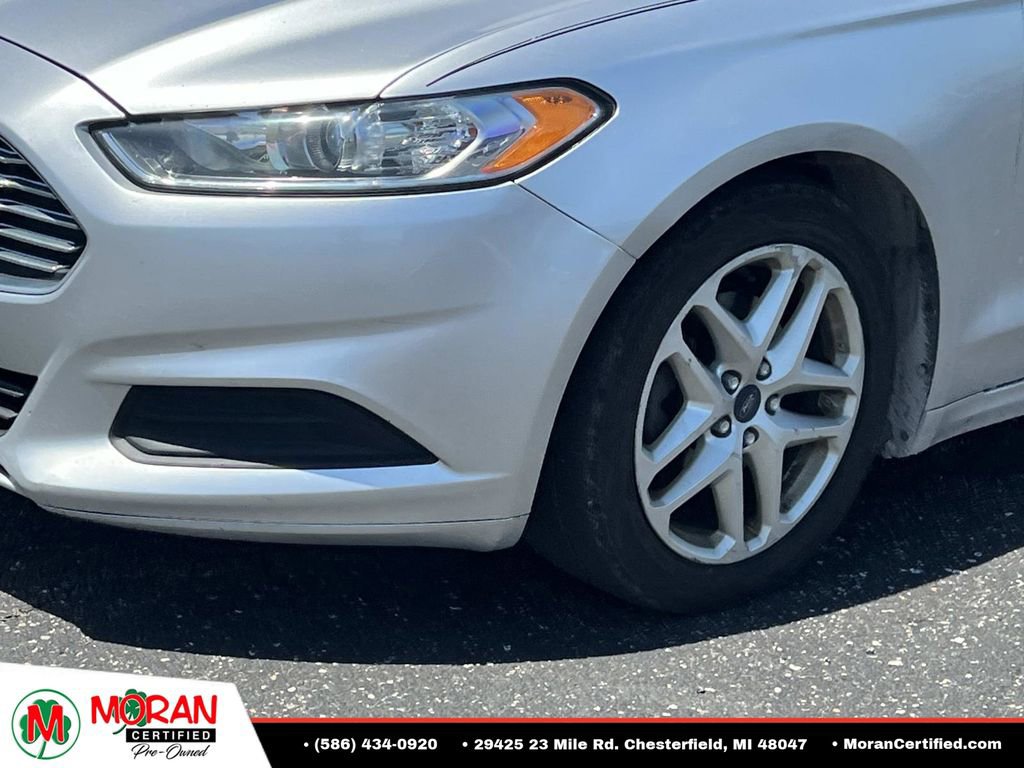 Used 2016 Ford Fusion SE FWD image 8