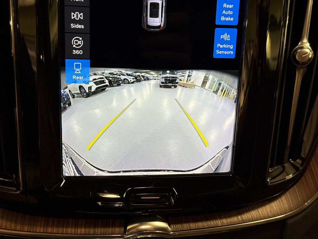 Used 2023 Volvo XC60 T8 Ultimate AWD/4WD image 16