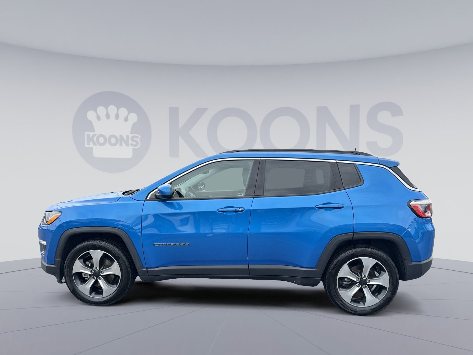 Used 2017 Jeep Compass Latitude w/ Popular Equipment Group FWD image 2