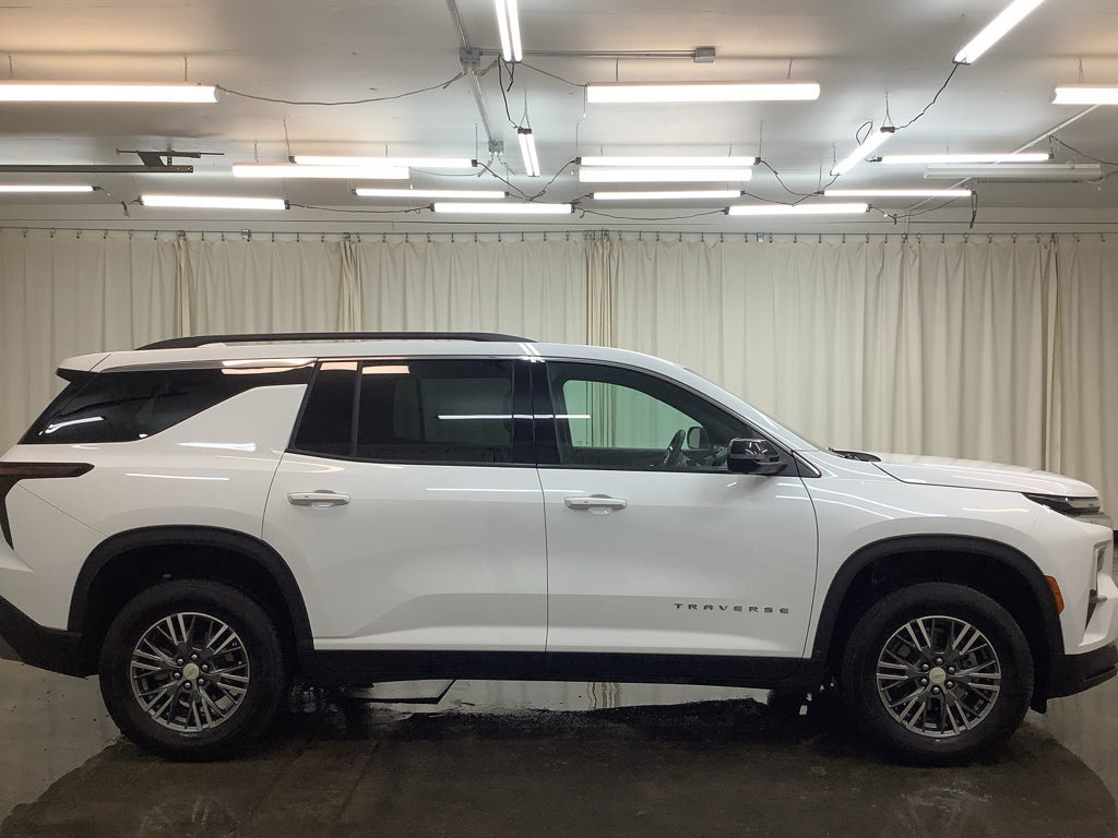Used 2024 Chevrolet Traverse LT w/ LPO, Floor Liner Package image 5