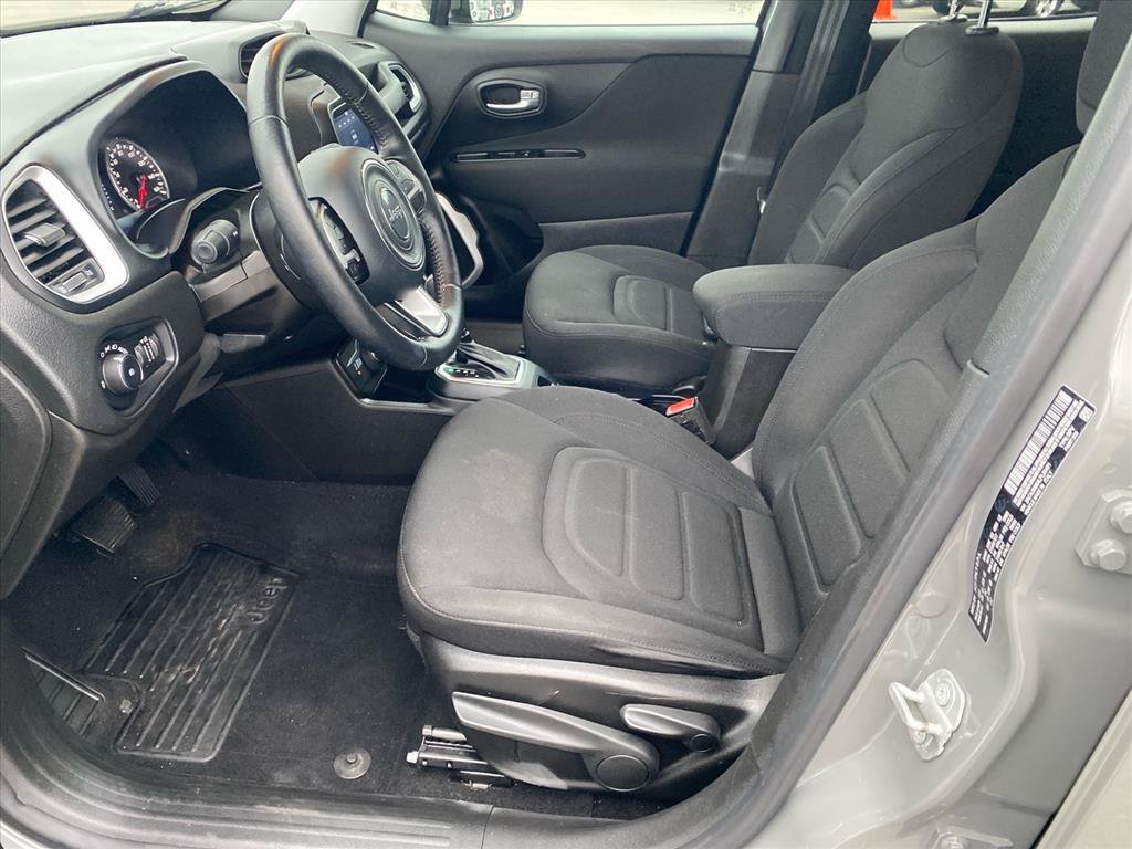 Used 2020 Jeep Renegade Latitude w/ Cold Weather Group AWD/4WD image 9