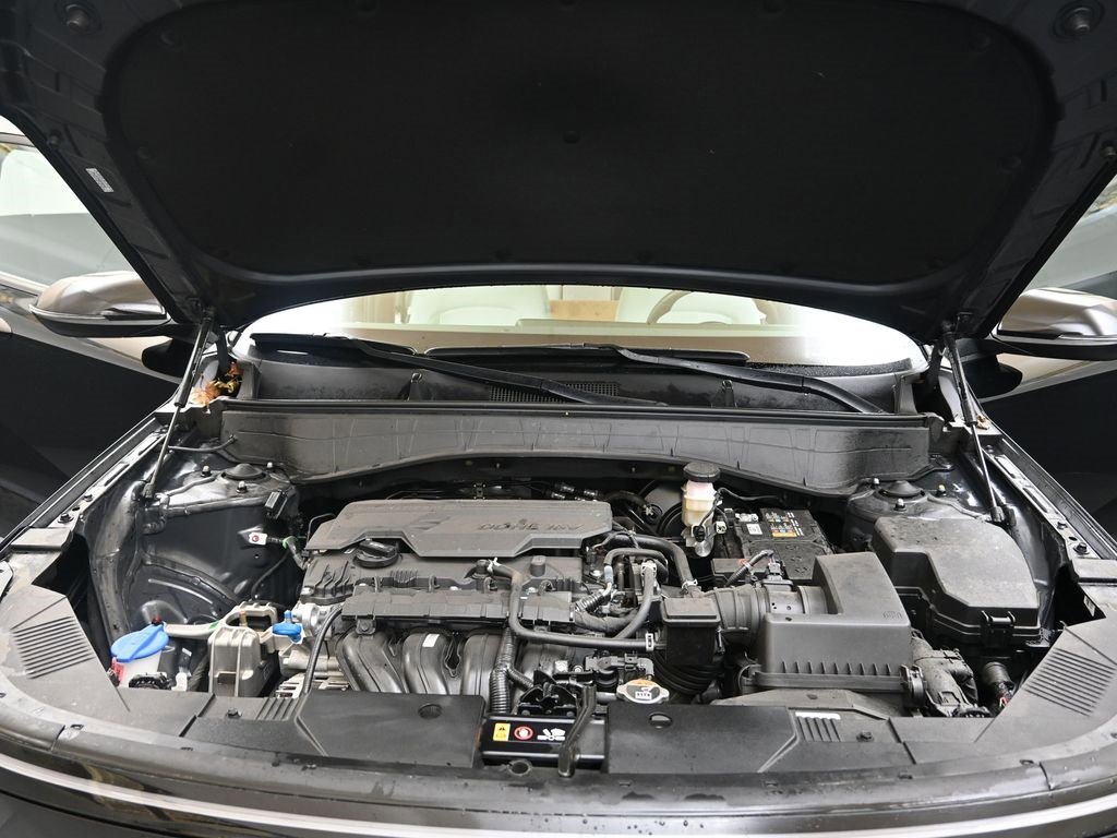 Certified 2025 Hyundai Kona SEL image 9