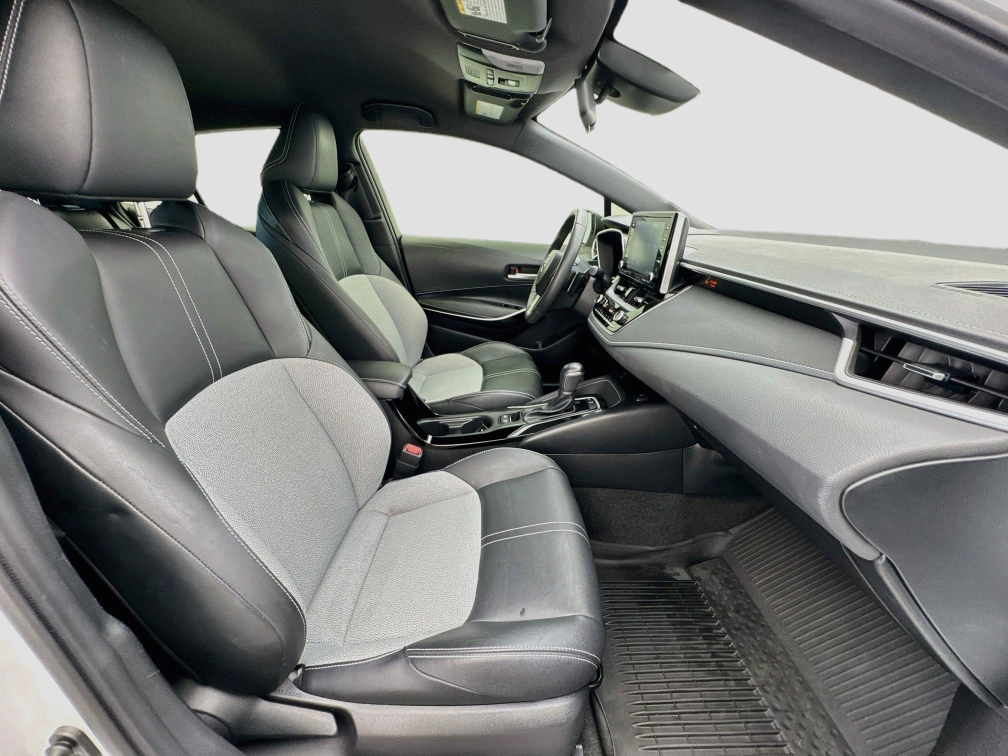 Used 2022 Toyota Corolla XSE FWD image 18