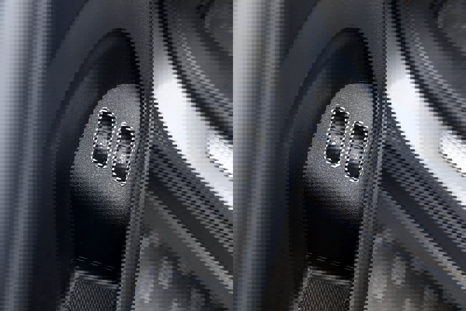 Used 2025 Mercedes-Benz GLE 450e 4MATIC w/ Driver Assistance Package image 26