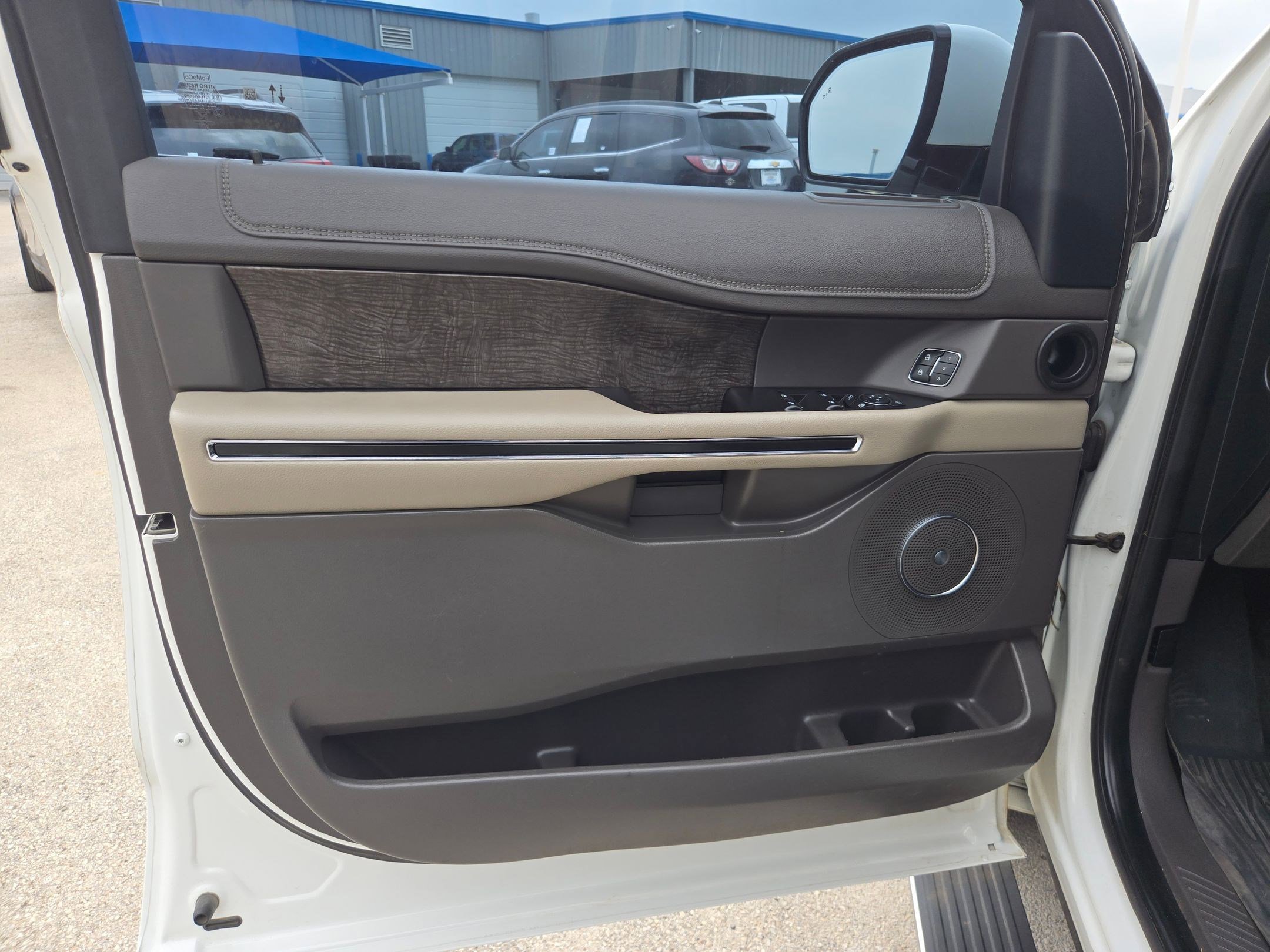 Used 2021 Ford Expedition Max Limited RWD image 12