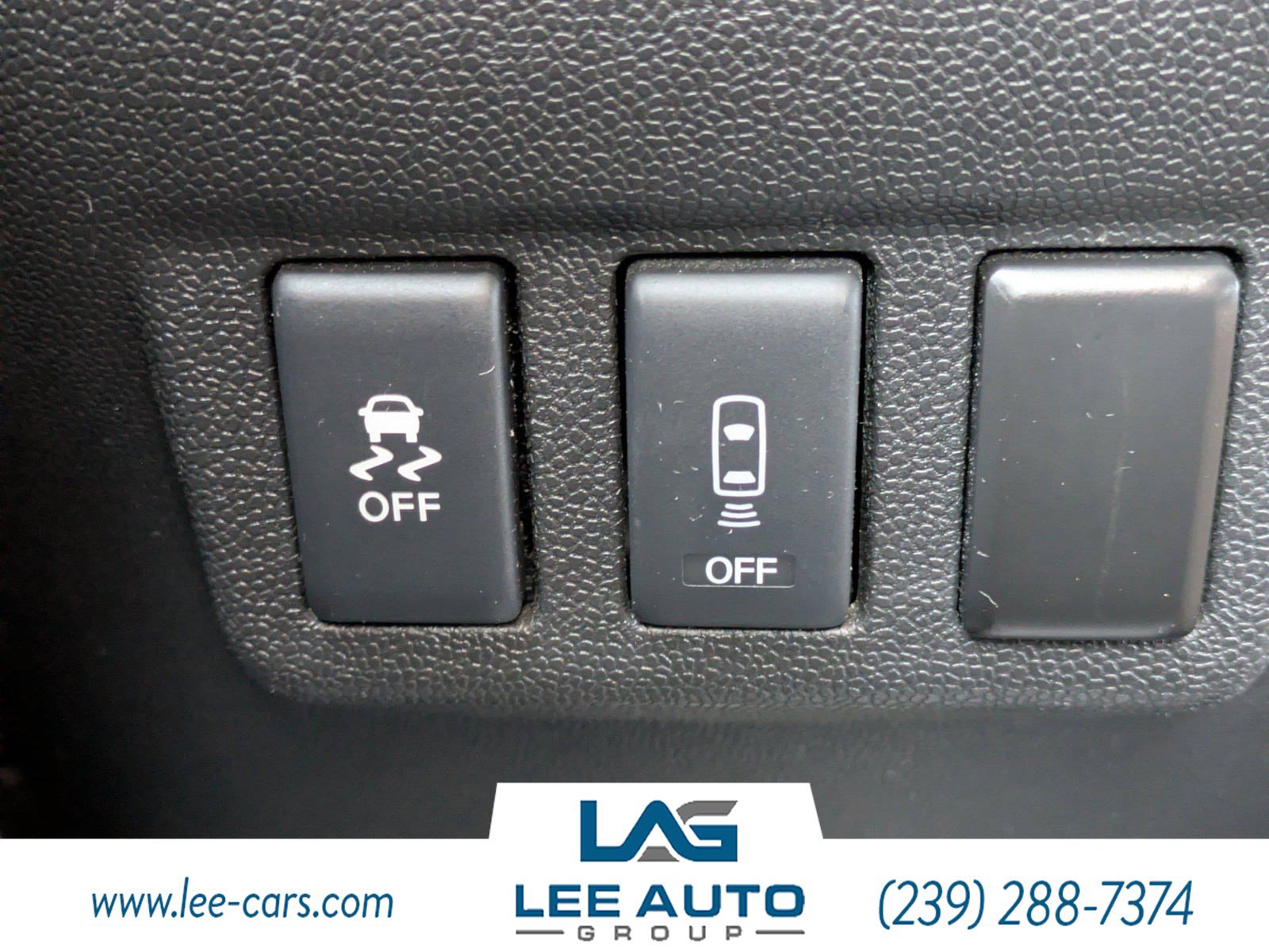 Used 2015 Nissan Titan SV w/ SV Value Truck Package AWD/4WD image 18