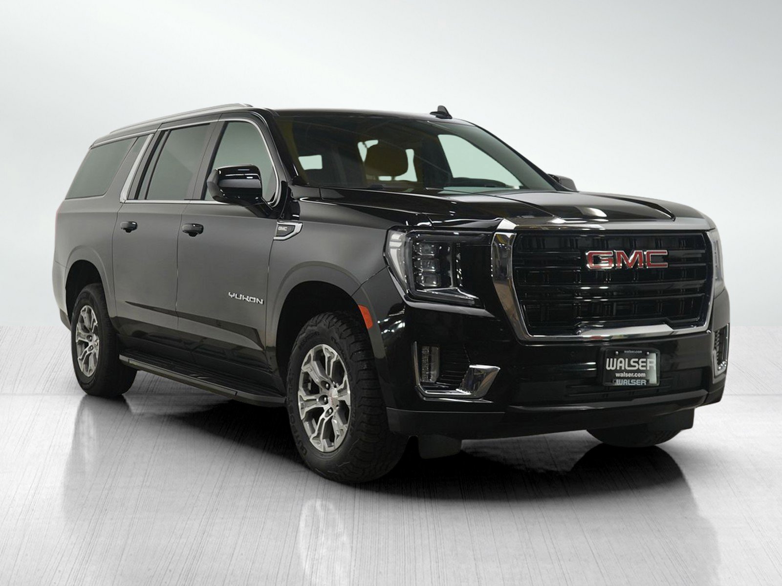 Used 2023 GMC Yukon XL SLE AWD/4WD image 7