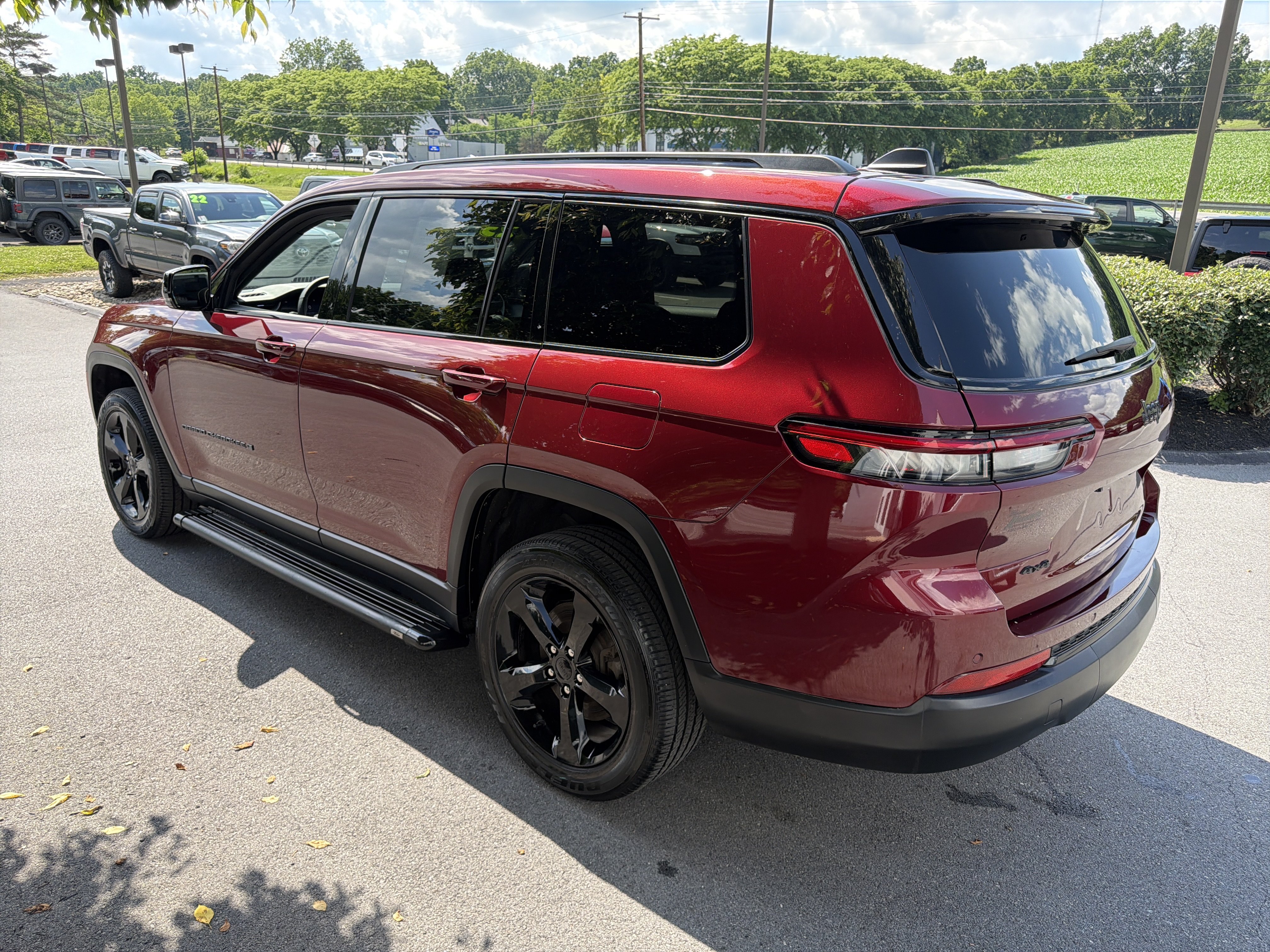 Used 2023 Jeep Grand Cherokee L Laredo AWD/4WD image 6