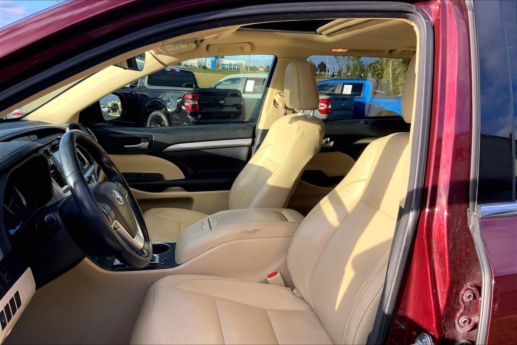 Used 2017 Toyota Highlander XLE AWD/4WD image 9