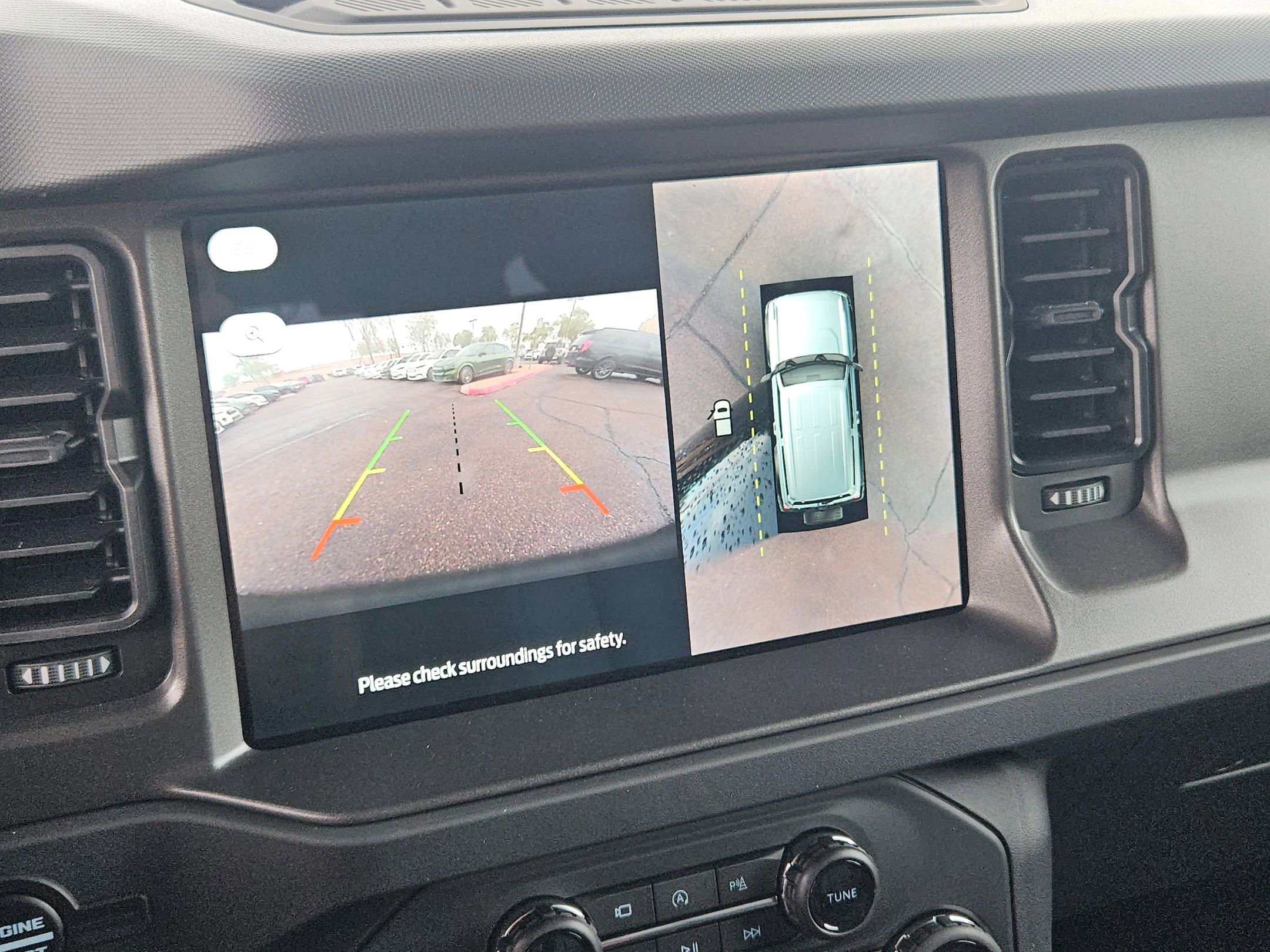 New 2025 Ford Bronco Badlands image 12