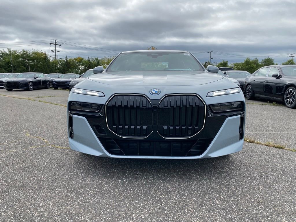 New 2026 BMW 750e xDrive w/ Executive Package image 2