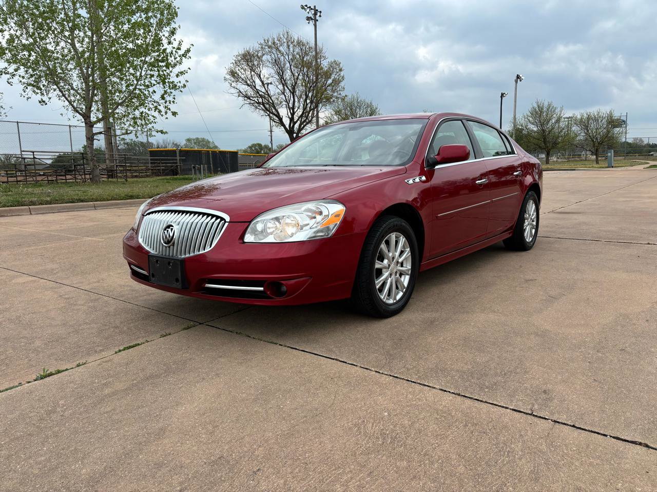 Used 2011 Buick Lucerne CXL w/ Driver Confidence Package FWD image 3