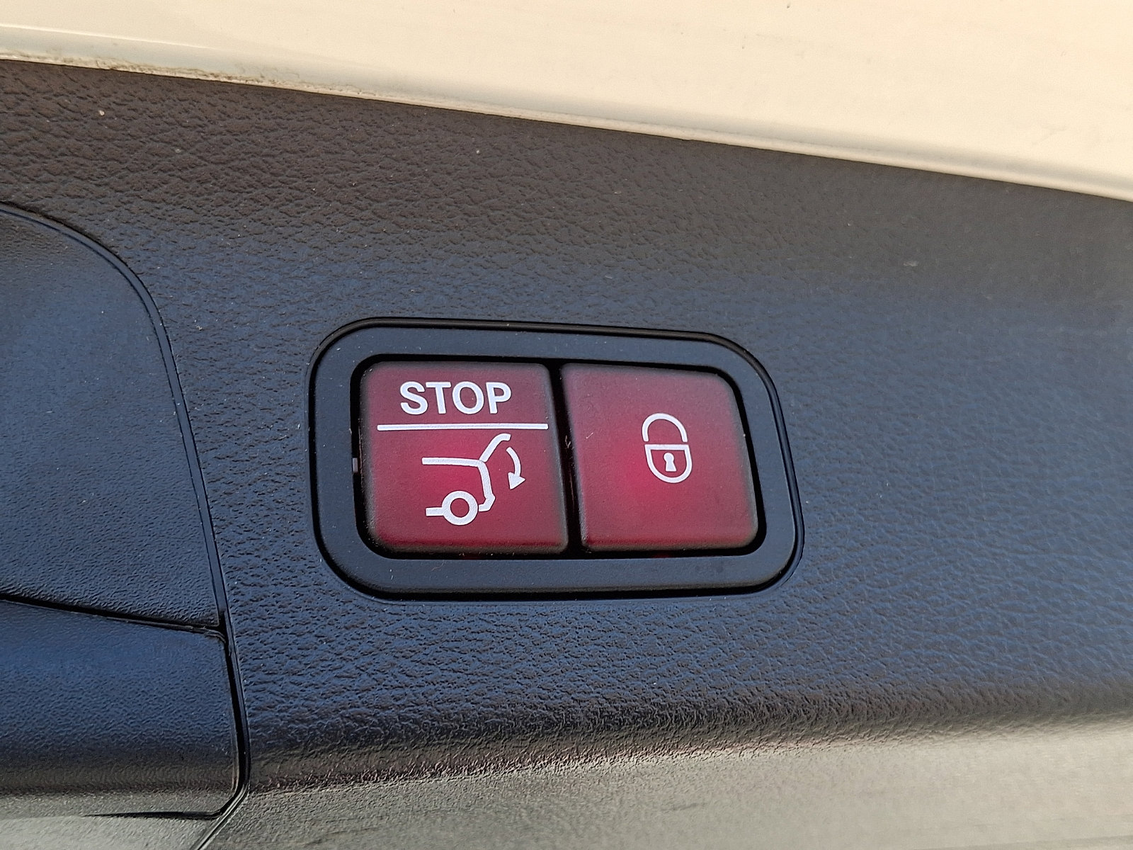 Used 2023 Mercedes-Benz GLS 580 4MATIC image 33