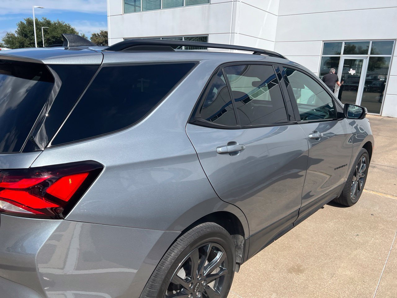 Used 2023 Chevrolet Equinox RS FWD image 9