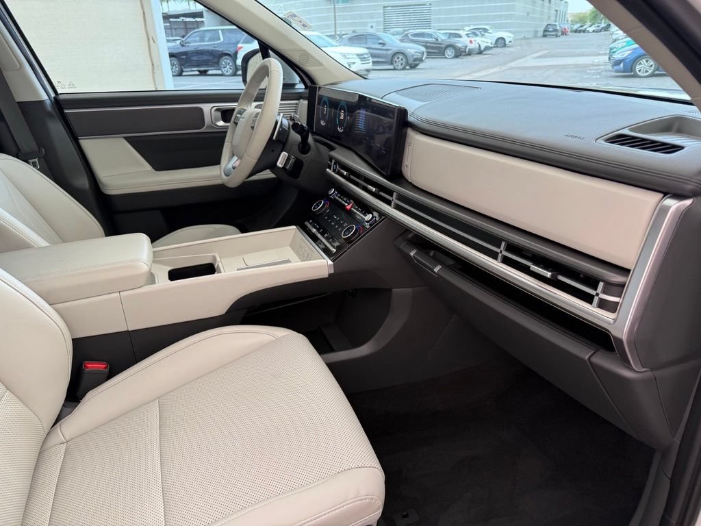Used 2025 Hyundai Santa Fe SEL FWD image 16
