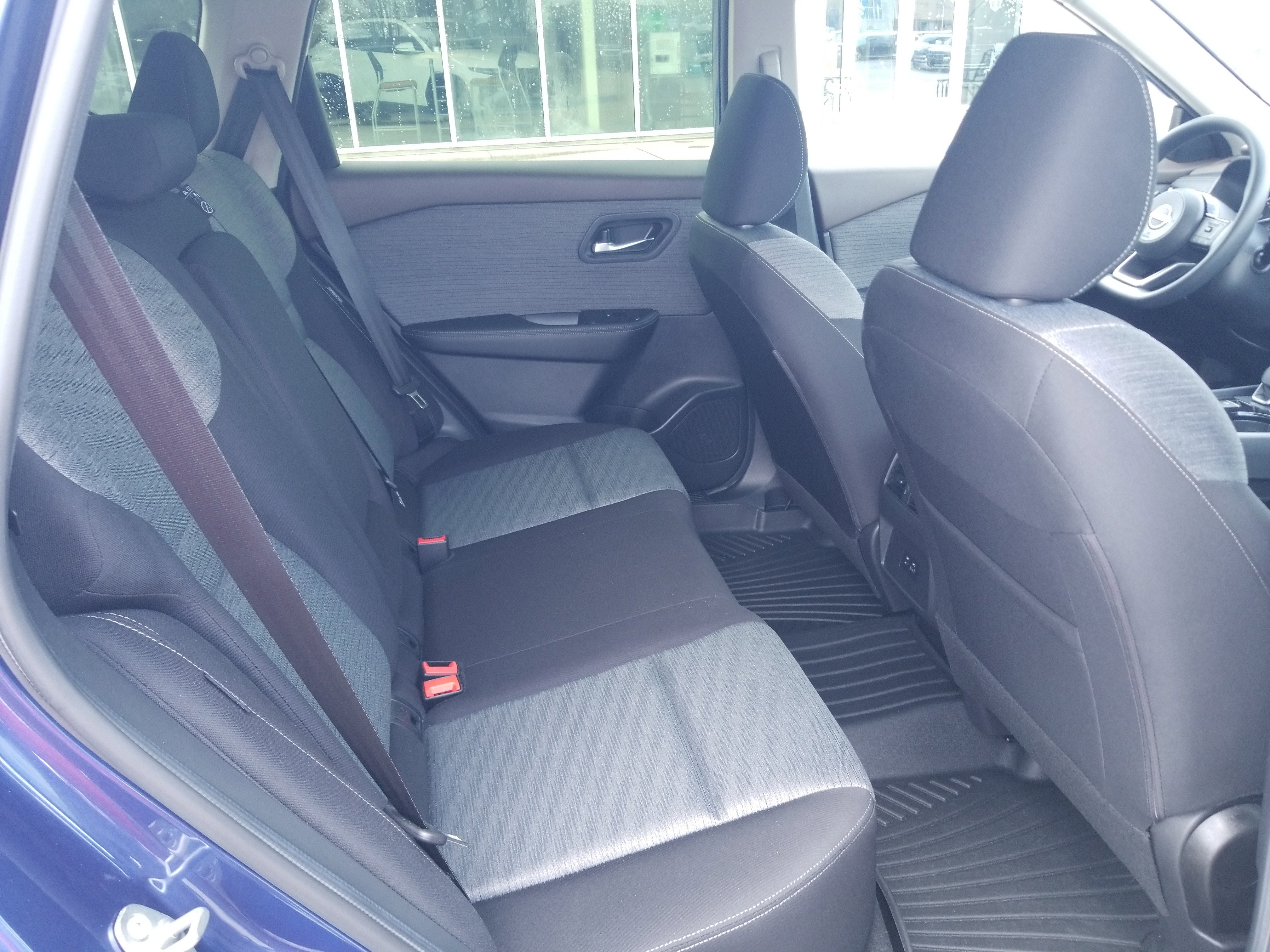 Used 2023 Nissan Rogue SV image 15