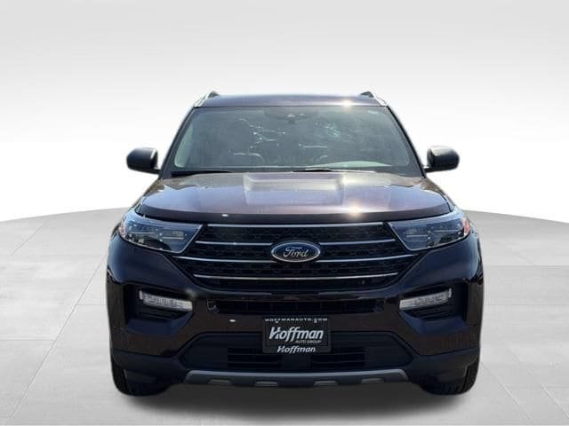 Used 2023 Ford Explorer XLT w/ Equipment Group 202A AWD/4WD image 2