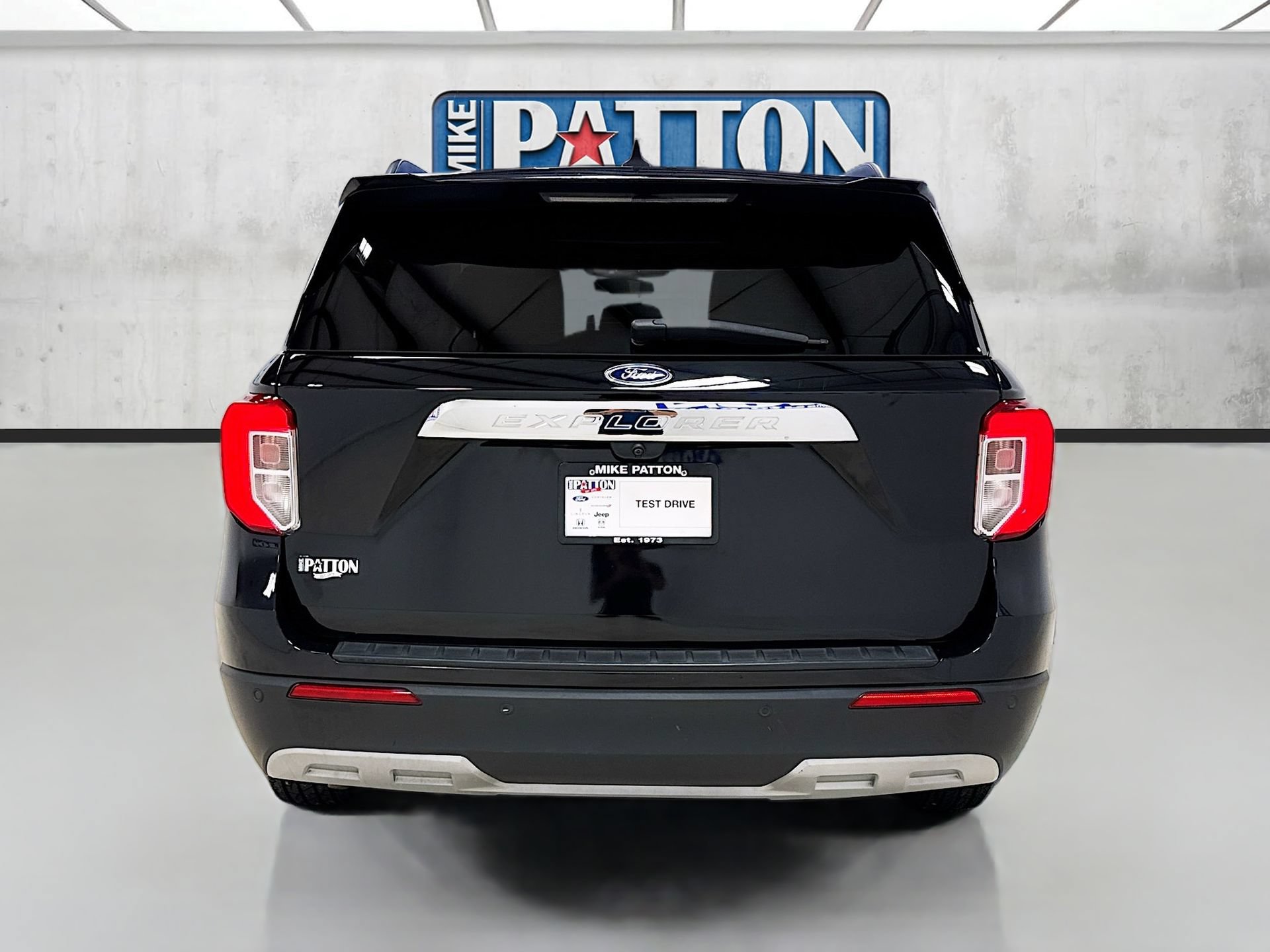 Used 2023 Ford Explorer XLT w/ Equipment Group 202A AWD/4WD image 6