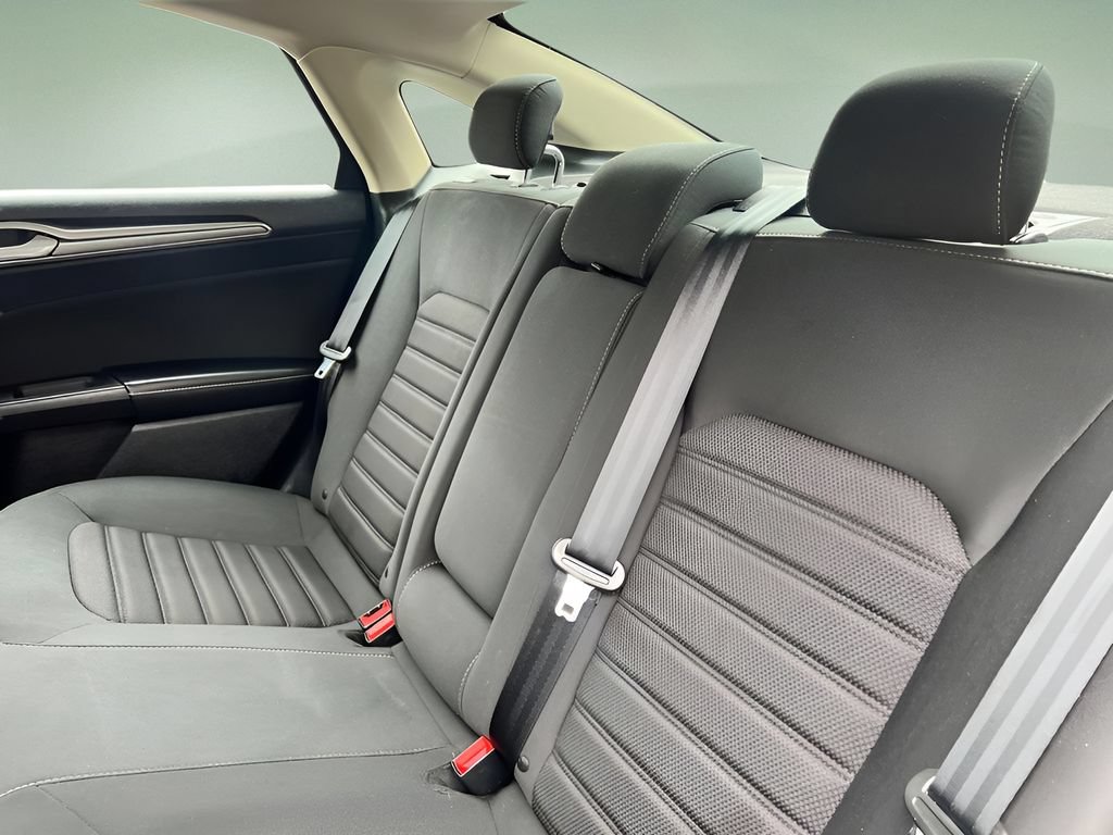 Used 2019 Ford Fusion SE FWD image 11