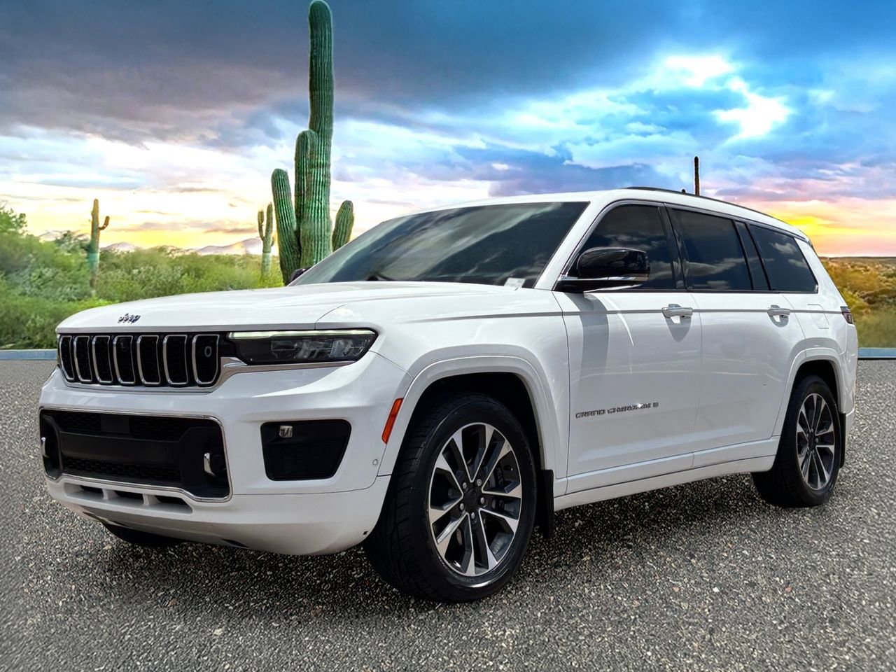 Used 2021 Jeep Grand Cherokee L Overland w/ Advanced Protech Group III AWD/4WD image 2